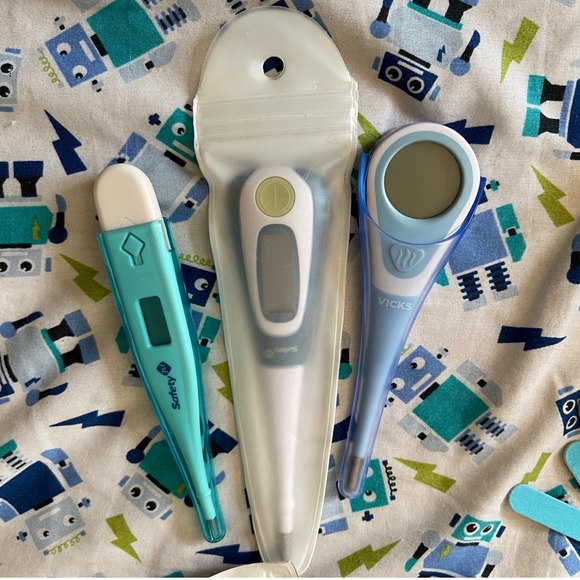 NWOT Baby Kid Bundle 2 Safety 1 Bag w/ 3 Thermometer, 5 Nail File, Alcohol Wipes - Picture 3 of 8